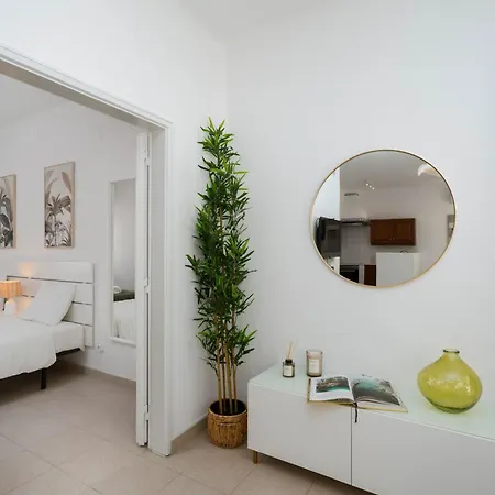 Sunny Patio Retreat Daire