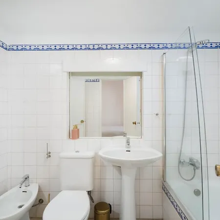 Daire Sunny Patio Retreat *