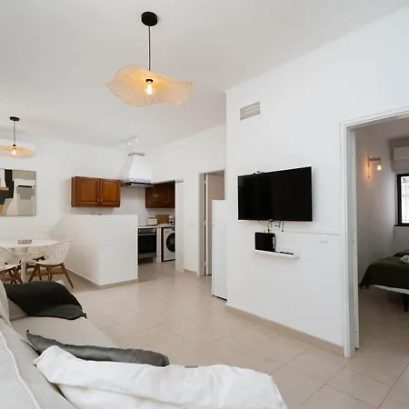 Daire Sunny Patio Retreat *