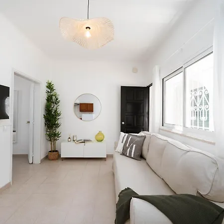 Sunny Patio Retreat *